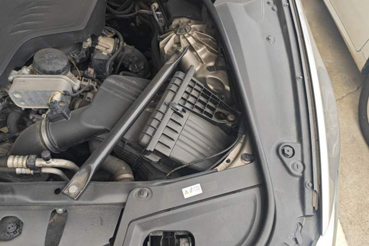 Used BMW 5 Series 2013 520Li Elegant Edition Engine Bay Left