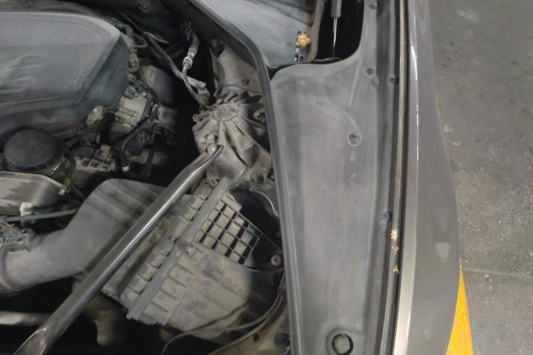 Used BMW 5 Series 2013 525Li Luxury Model Engine Bay Left