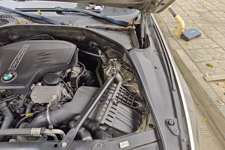 Used BMW 5 Series 2013 520Li Elegant Edition Engine Bay Left