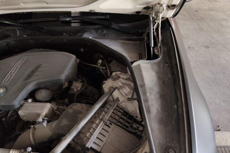Used BMW 5 Series 2013 525Li Luxury Model Engine Bay Left