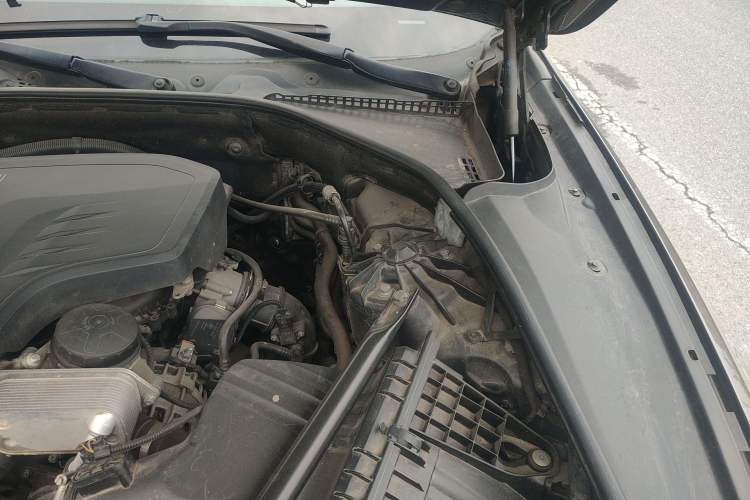 Used BMW 5 Series 2013 520Li Elegant Edition Engine Bay Left