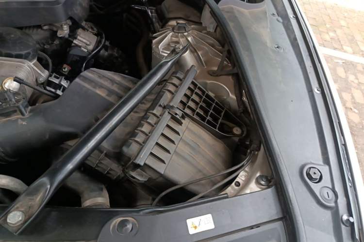 Used BMW 5 Series 2013 525Li Luxury Model Engine Bay Left