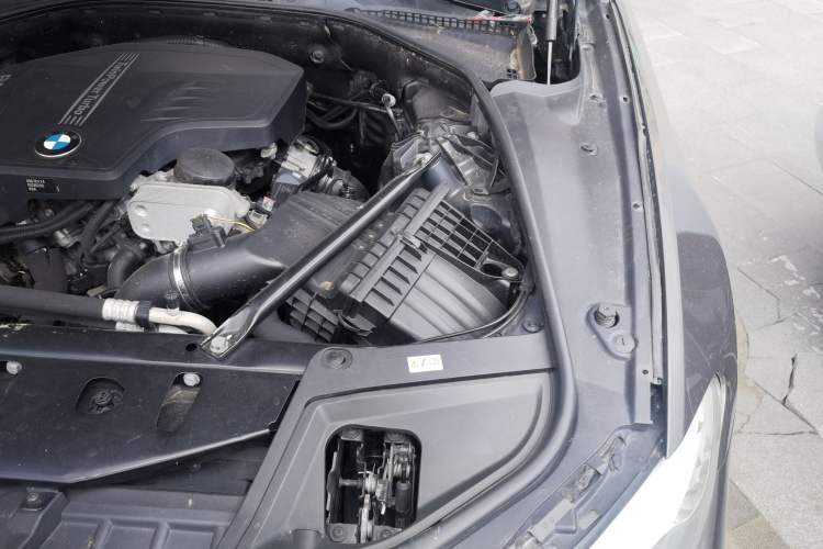 Used BMW 5 Series 2013 520Li Elegant Edition Engine Bay Left