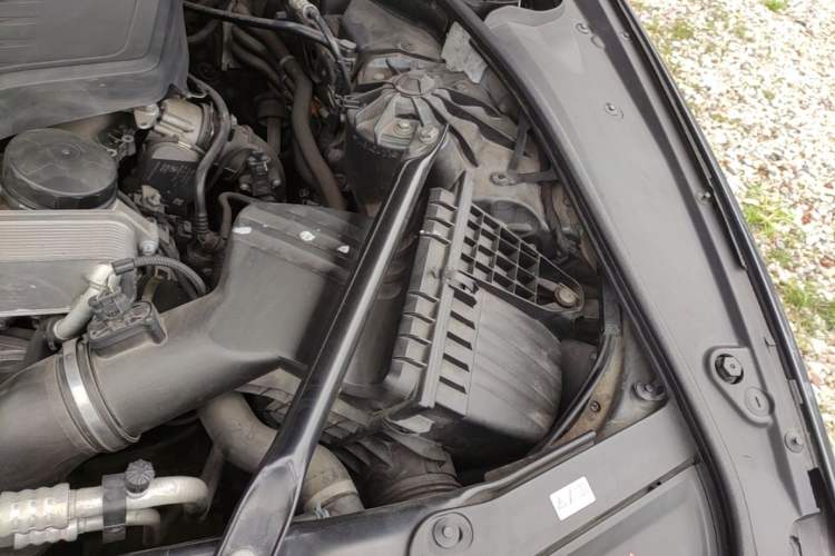 Used BMW 5 Series 2013 525Li Luxury Model Engine Bay Left