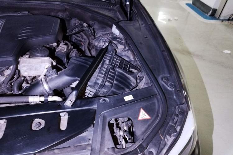 Used BMW 5 Series 2013 525Li Luxury Model Engine Bay Left