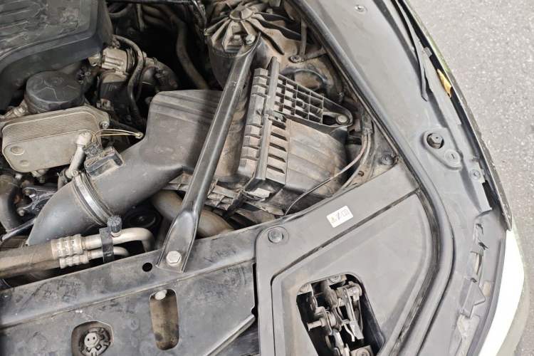 Used BMW 5 Series 2013 525Li Luxury Model Engine Bay Left