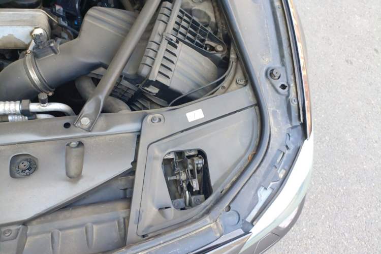 Used BMW 5 Series 2013 520Li Elegant Edition Engine Bay Left