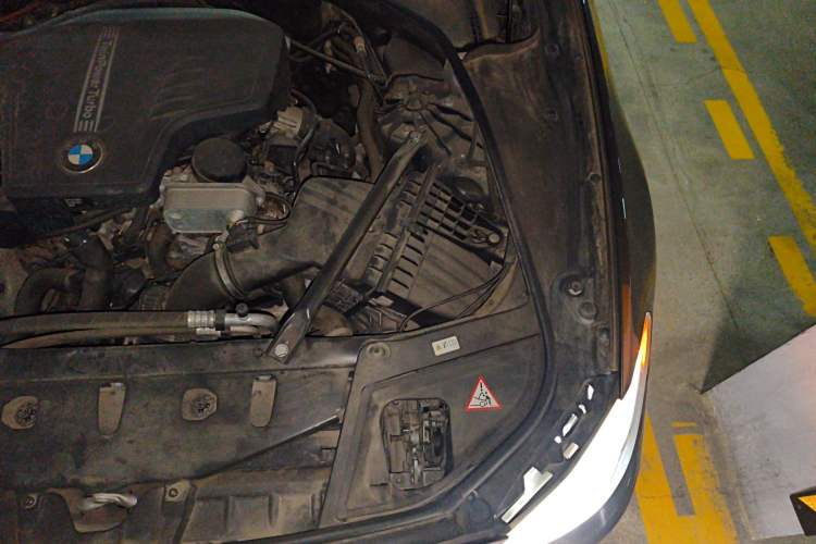 Used BMW 5 Series 2013 525Li Leading Model Engine Bay Left