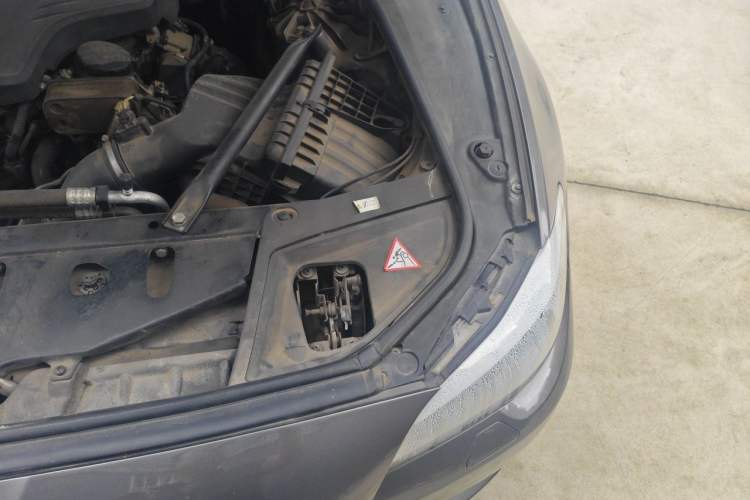 Used BMW 5 Series 2013 525Li Luxury Model Engine Bay Left