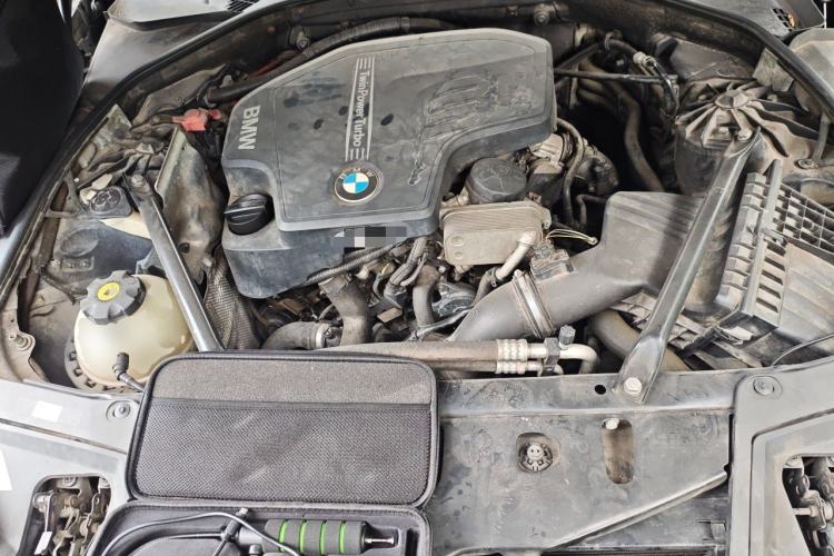 Used BMW 5 Series 2013 525Li Luxury Model Engine Bay