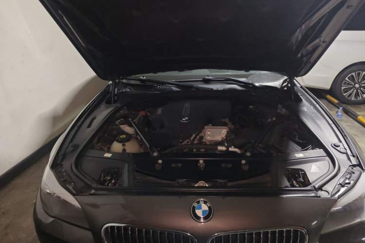 Used BMW 5 Series 2013 525Li Luxury Model Engine Bay Right