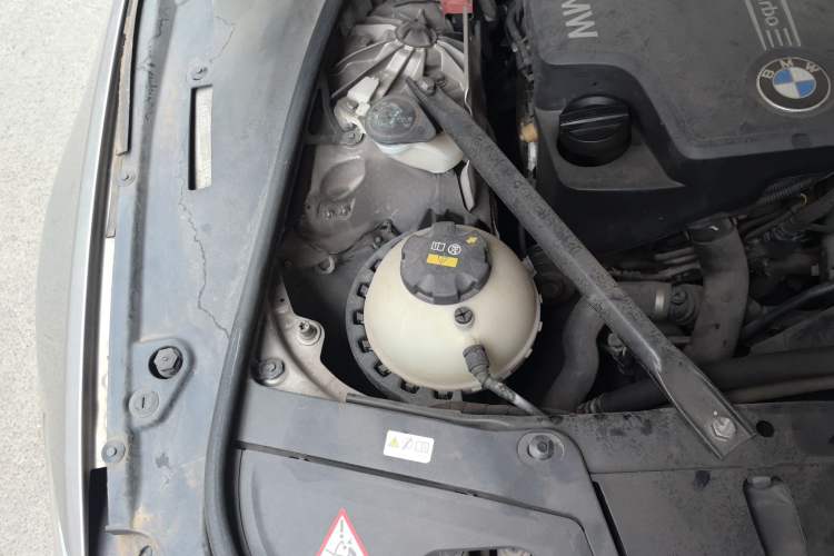 Used BMW 5 Series 2013 520Li Elegant Edition Engine Bay Right