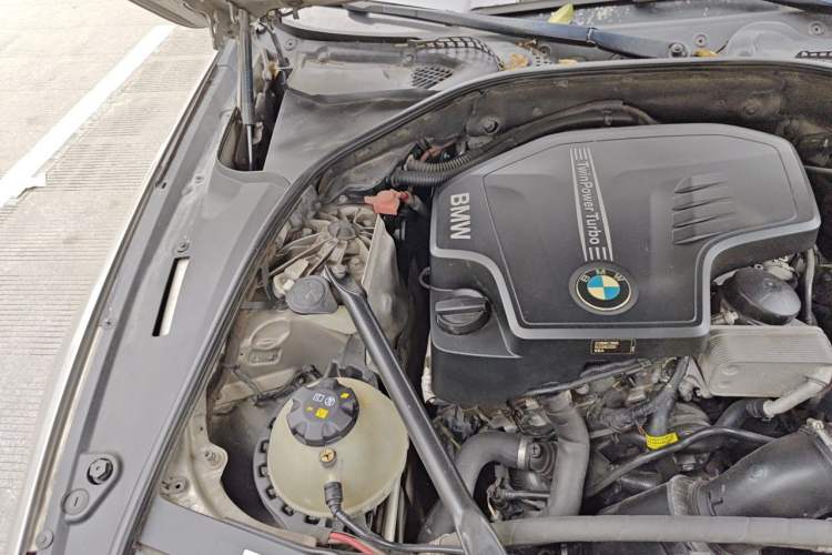 Used BMW 5 Series 2013 520Li Elegant Edition Engine Bay Right