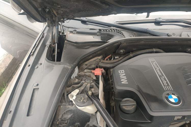 Used BMW 5 Series 2013 520Li Elegant Edition Engine Bay Right