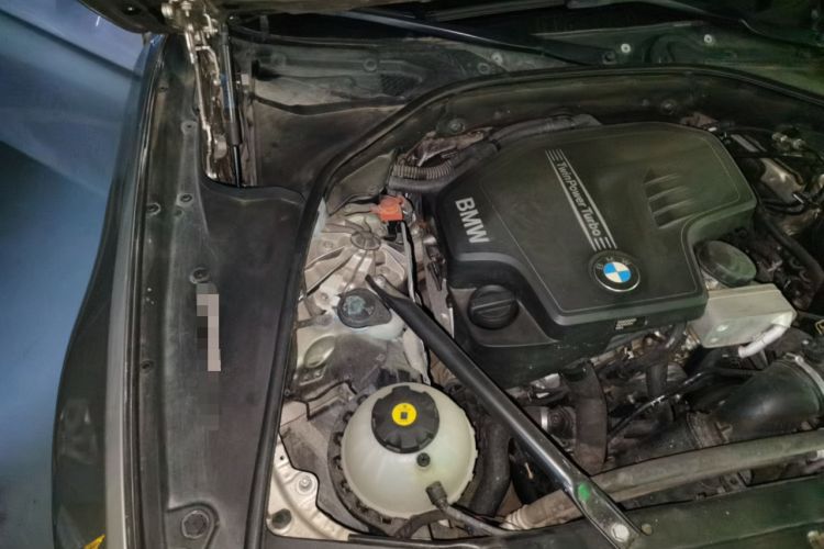 Used BMW 5 Series 2013 525Li Leading Model Engine Bay Right