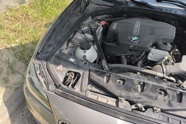 Used BMW 5 Series 2013 525Li Leading Model Engine Bay Right