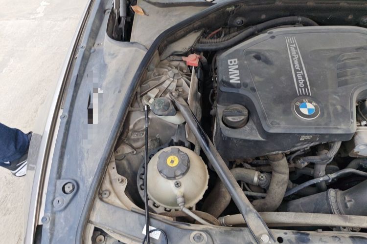 Used BMW 5 Series 2013 520Li Elegant Edition Engine Bay Right