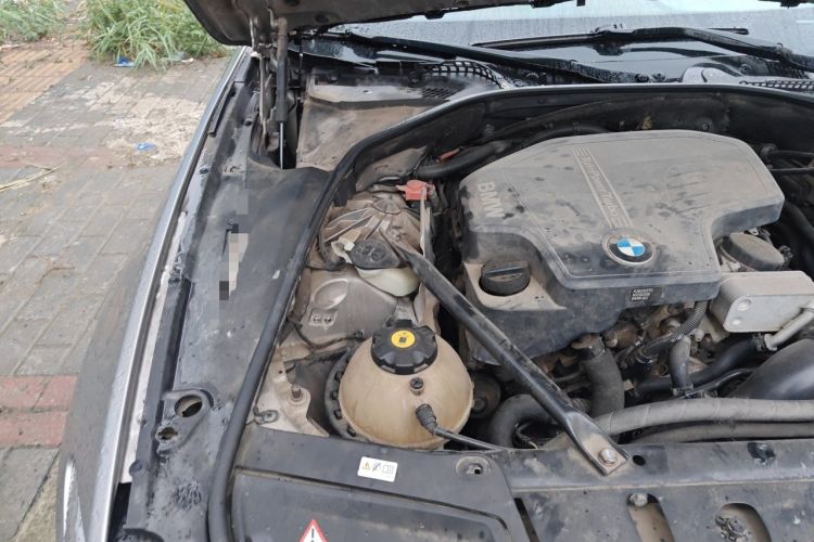 Used BMW 5 Series 2013 520Li Elegant Edition Engine Bay Right