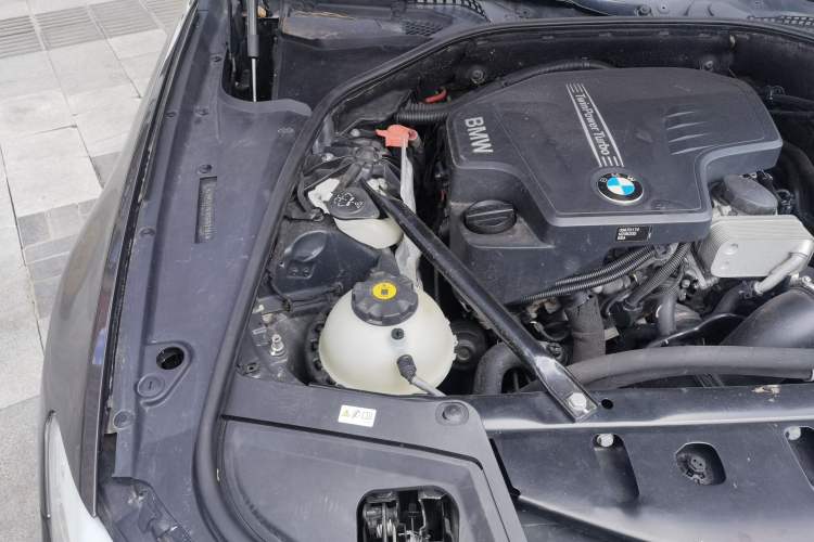 Used BMW 5 Series 2013 520Li Elegant Edition Engine Bay Right