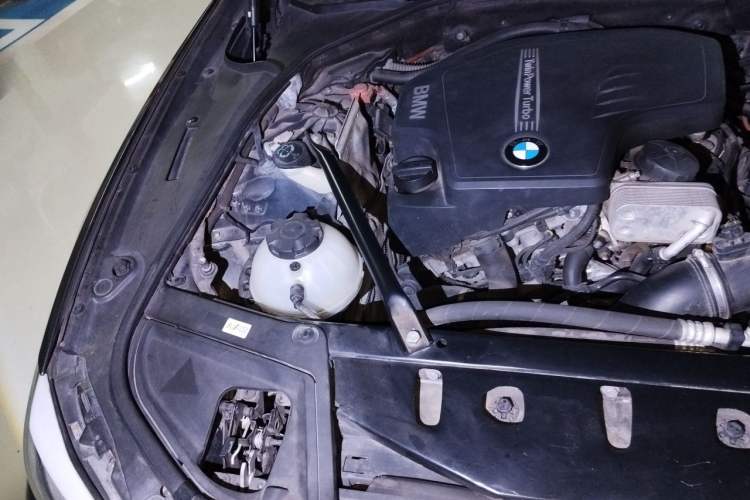 Used BMW 5 Series 2013 525Li Luxury Model Engine Bay Right