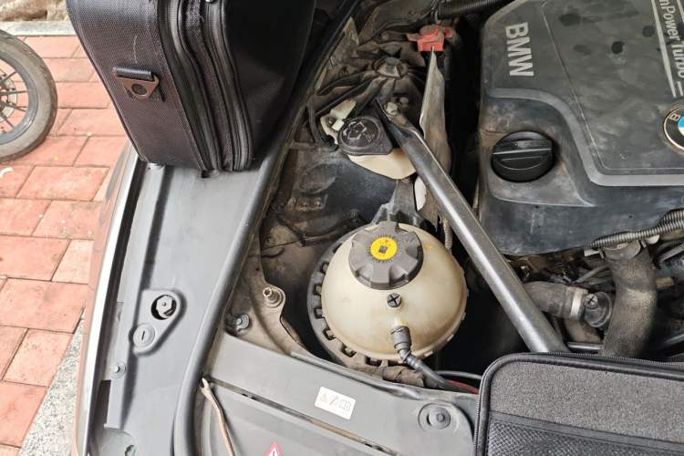 Used BMW 5 Series 2013 525Li Luxury Model Engine Bay Right