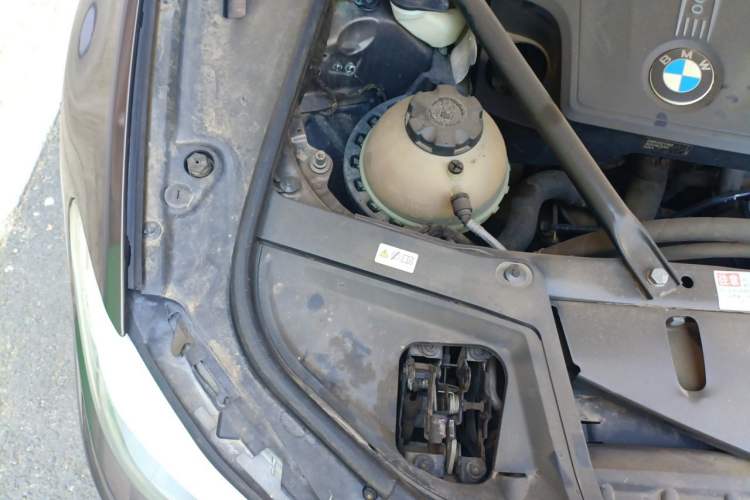 Used BMW 5 Series 2013 520Li Elegant Edition Engine Bay Right