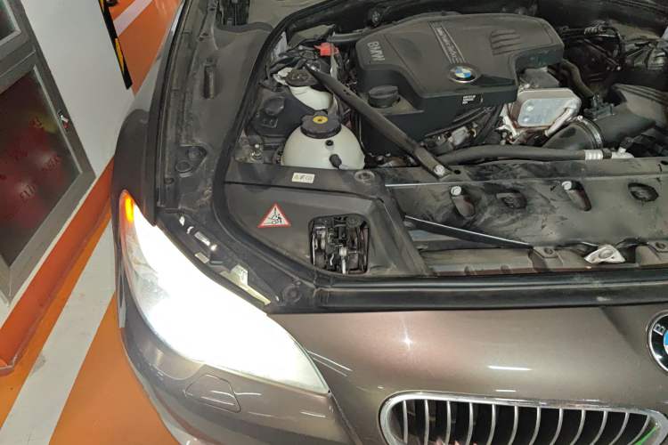 Used BMW 5 Series 2013 525Li Leading Model Engine Bay Right