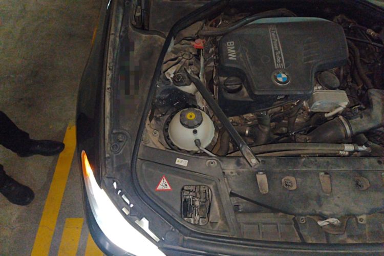 Used BMW 5 Series 2013 525Li Leading Model Engine Bay Right