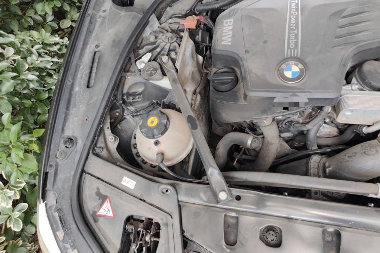 Used BMW 5 Series 2013 525Li Leading Model Engine Bay Right