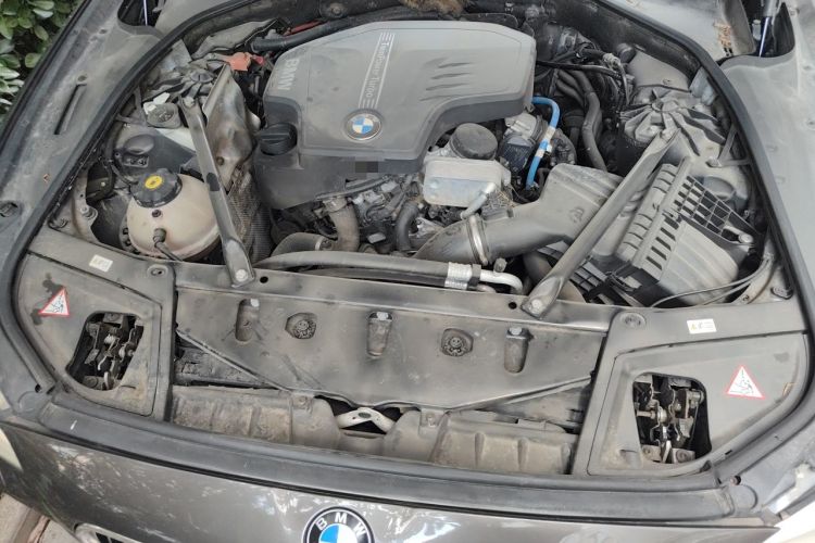 Used BMW 5 Series 2013 525Li Leading Model Engine Bay