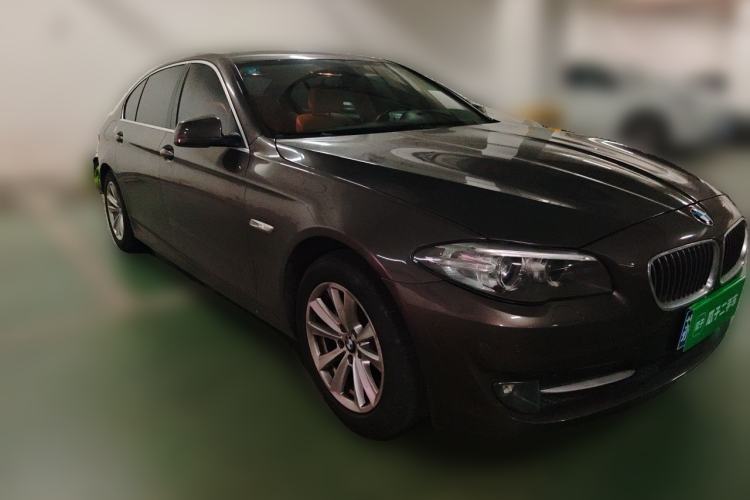 Used BMW 5 Series 2013 525Li Luxury Model Front Right 45 Deg