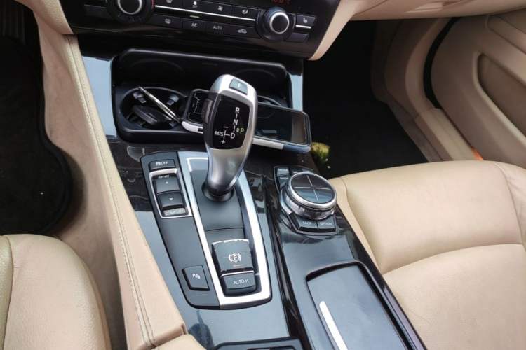 Used BMW 5 Series 2013 525Li Luxury Model Gear Lever