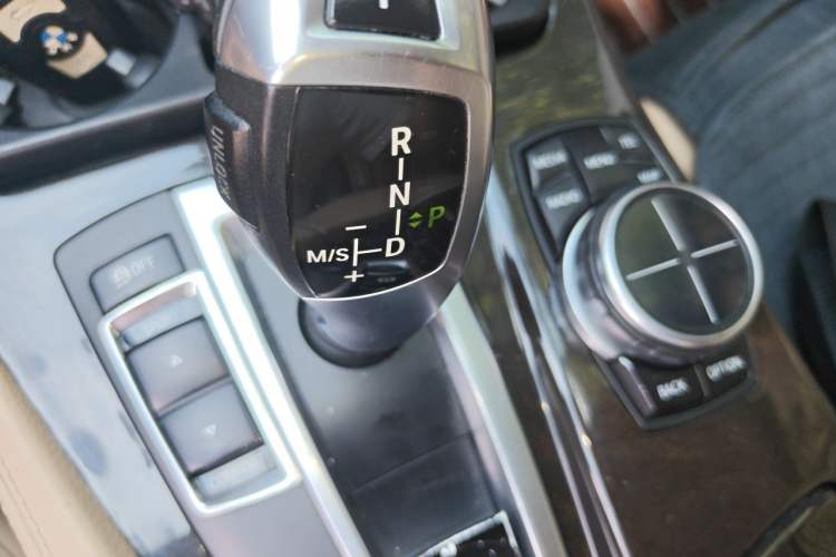 Used BMW 5 Series 2013 525Li Luxury Model Gear Lever
