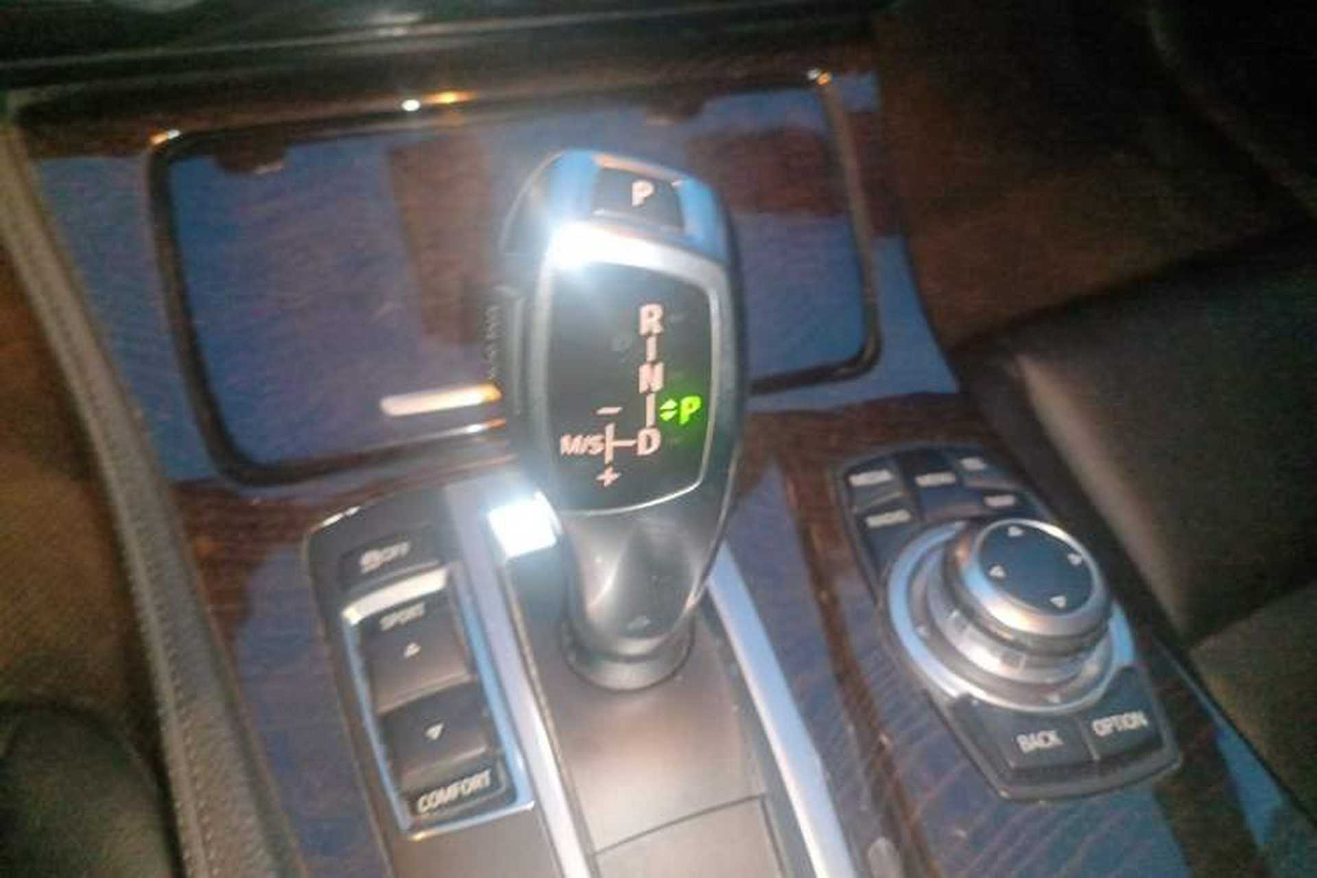 Used BMW 5 Series 2013 530i Luxury Touring Edition Gear Lever