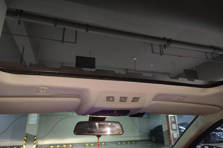 Used BMW 5 Series 2013 520Li Elegant Edition Headliner