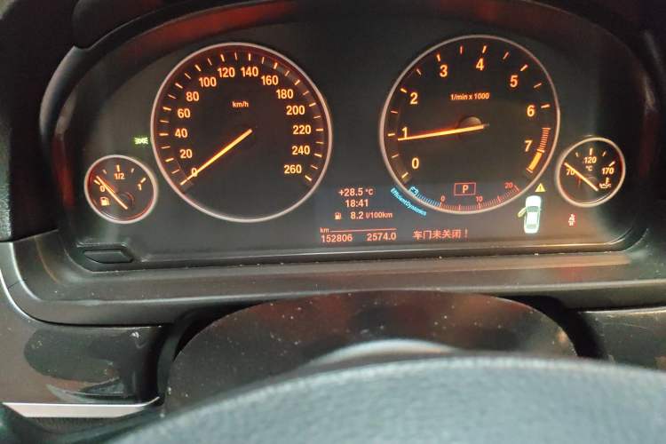 Used BMW 5 Series 2013 520Li Elegant Edition Odometer Close Up