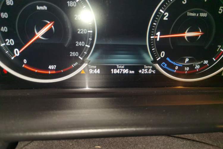 Used BMW 5 Series 2013 525Li Leading Model Odometer Close Up