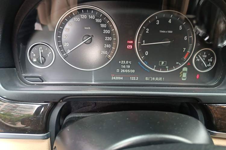 Used BMW 5 Series 2013 525Li Luxury Model Odometer Close Up