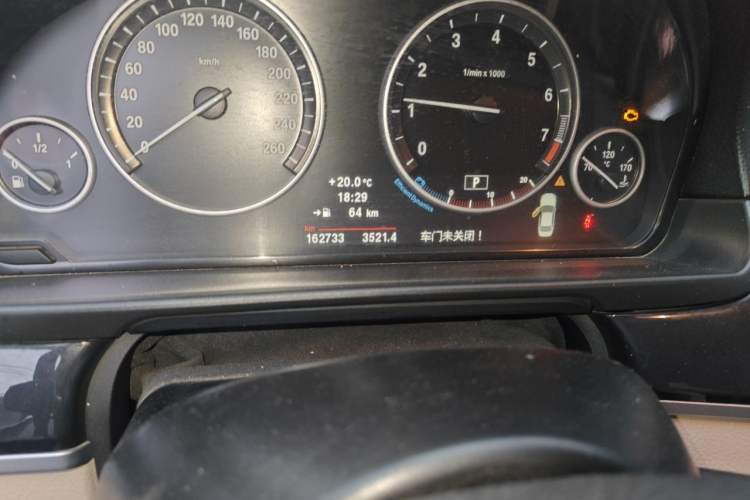 Used BMW 5 Series 2013 520Li Elegant Edition Odometer Close Up