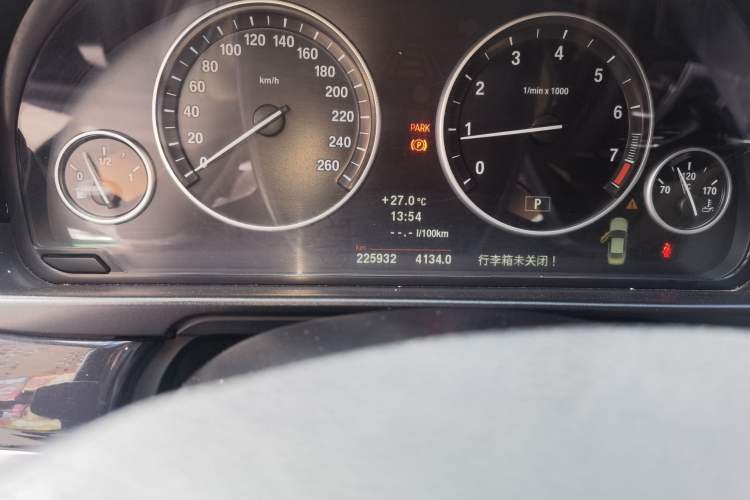 Used BMW 5 Series 2013 520Li Elegant Edition Odometer Close Up