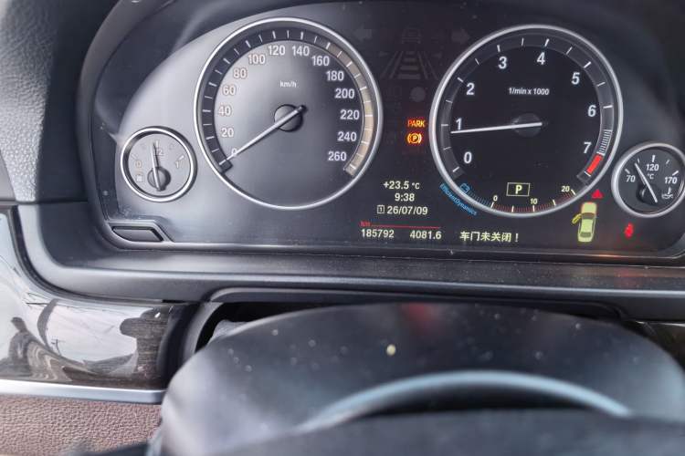 Used BMW 5 Series 2013 525Li Luxury Model Odometer Close Up