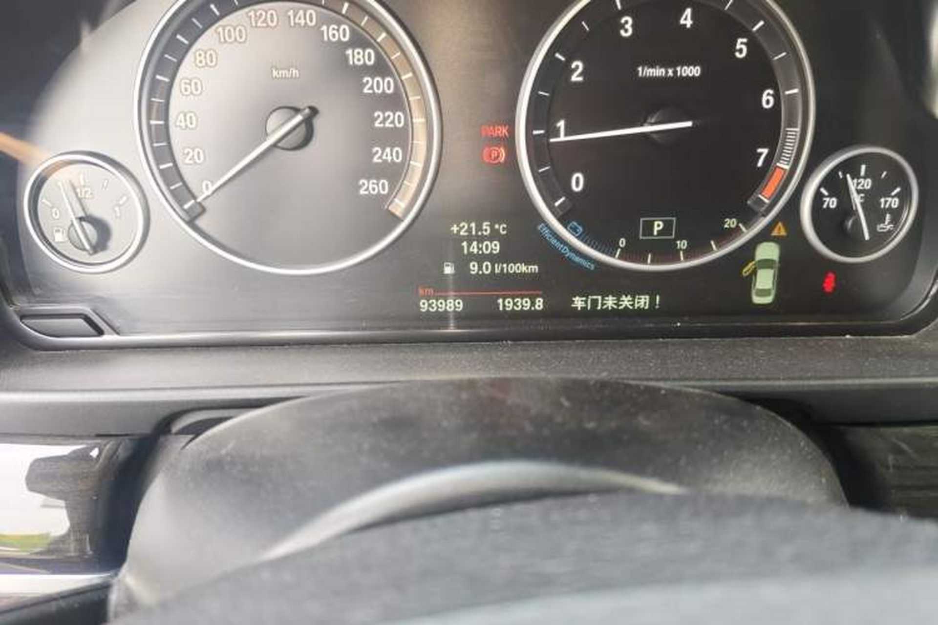 Used BMW 5 Series 2013 525Li Luxury Model Odometer Close Up