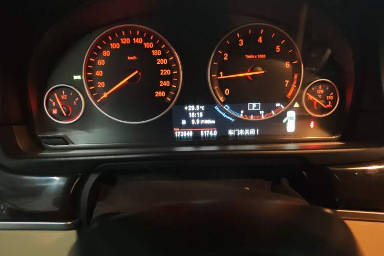 Used BMW 5 Series 2013 525Li Luxury Model Odometer Close Up