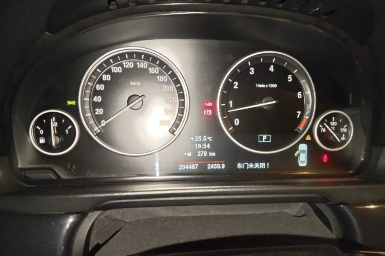 Used BMW 5 Series 2013 520Li Elegant Edition Odometer Close Up
