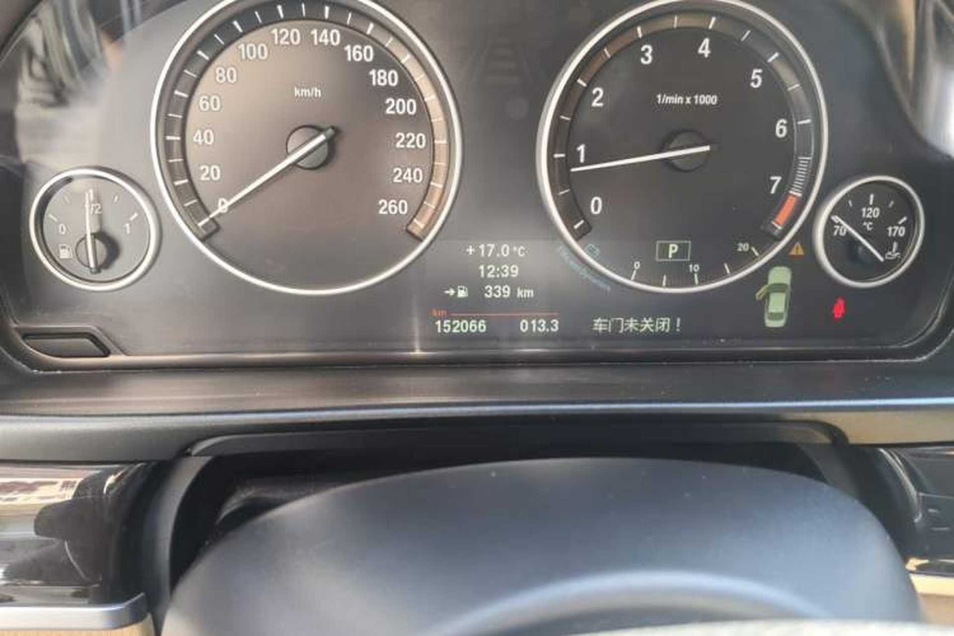 Used BMW 5 Series 2013 525Li Luxury Model Odometer Close Up