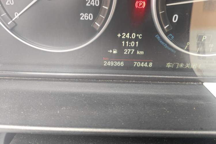 Used BMW 5 Series 2013 525Li Luxury Model Odometer Close Up