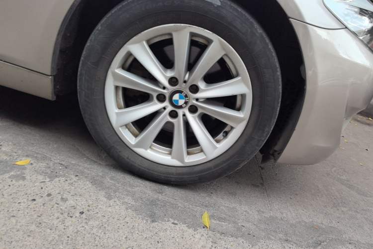 Used BMW 5 Series 2013 520Li Elegant Edition Right Front Wheel Hub