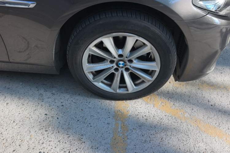 Used BMW 5 Series 2013 520Li Elegant Edition Right Front Wheel Hub