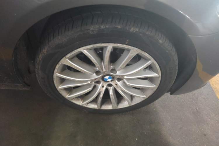 Used BMW 5 Series 2013 525Li Luxury Model Right Front Wheel Hub