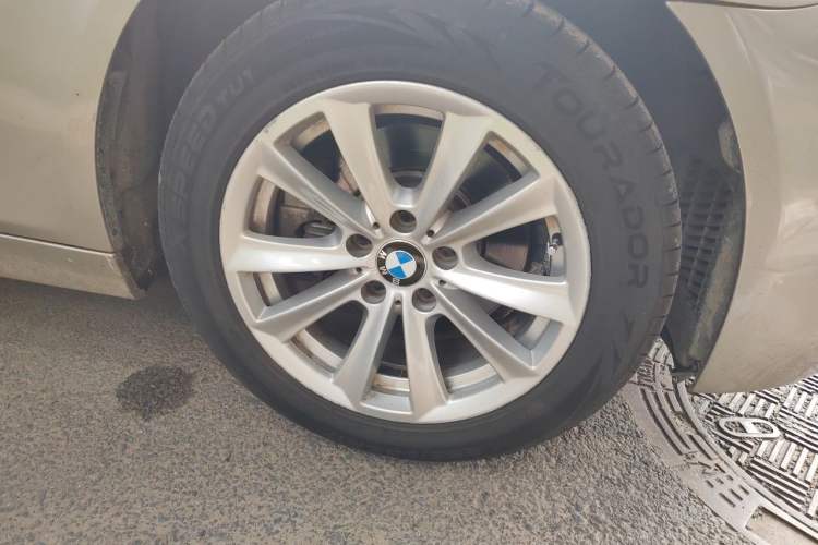 Used BMW 5 Series 2013 520Li Elegant Edition Right Front Wheel Hub